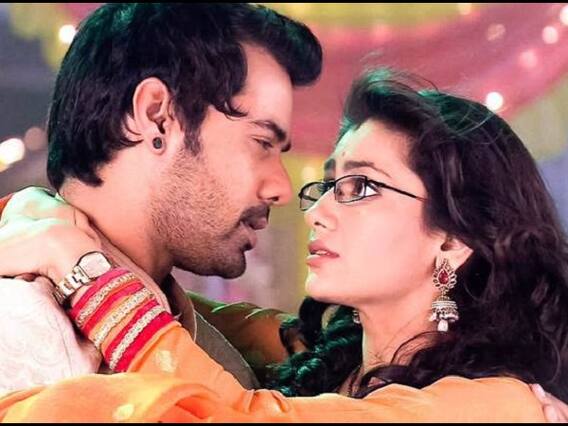 Hot news: Watch Abhi and Pragya from 'Kumkum Bhagya' practicing for Zee Rishtey Awards 