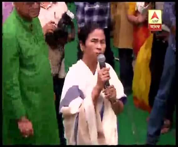 বকুলবাগান, বাদামতলা আষাঢ় সঙ্ঘের পুজো উদ্বোধন করলেন মমতা বন্দ্যোপাধ্যায়