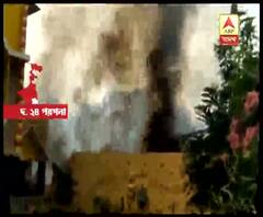 সোনারপুরের গোবিন্দপুরে ‘বেআইনি’ বাজি কারখানায় বিস্ফোরণ-আগুন, পুলিশকে ঘিরে বিক্ষোভ স্থানীয়দের