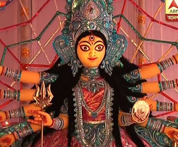  থিমে রঙিন ন'পাড়া দাদাভাই সঙ্ঘ, চতুর্থীতে কুমোরটুলি থেকে ঠাকুর নিয়ে যাওয়ার ব্যস্ততা তুঙ্গে