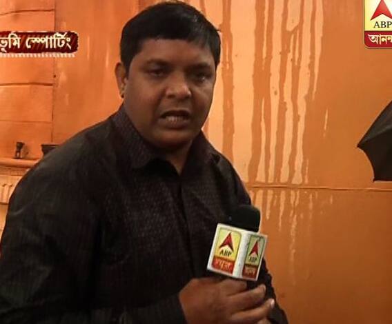 চতুর্থীতে শ্রীভূমি স্পোর্টিং ক্লাবের পুজোয় বৃষ্টি উপেক্ষা করেই দর্শনার্থীদের ভিড়