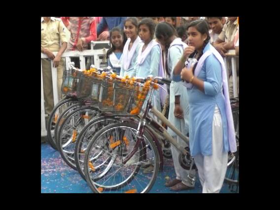 Ghanti Bajao: MP CM distributes cycle to girl students of Sihor govt.school after ABP News report 