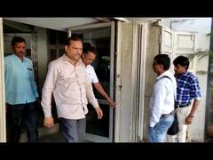 સુરત: સાત લાખની લાંચ લેવાના મામલે મામલતદારની ધરપકડ, જુઓ વીડિયો