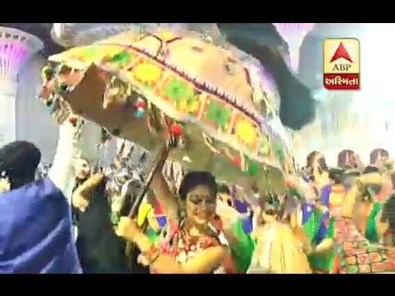 માડી તારો પાવામાં ડંકો વાગ્યોઃ કીર્તિદાનના તાલે સુરતીઓ ઘૂમ્યા ગરબે, જુઓ વીડિયો