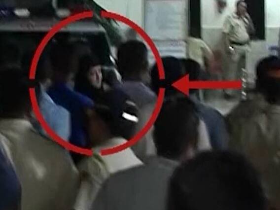 मुंबई LIVE: नाना पाटेकर के खिलाफ ओशिवारा स्टेशन में बयान दर्ज कराने पहुंची तनुश्री दत्ता