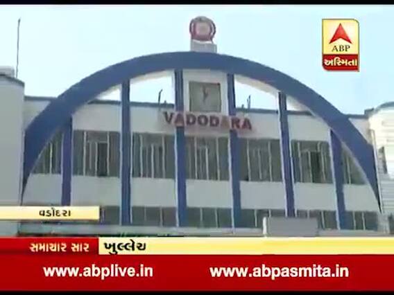 વડોદરા: રેલવે સ્ટેશનમાં ગેરકાયદે ફેરિયાઓ કરે છે ખાણીપીણીનું વેચાણ, જુઓ વીડિયો 