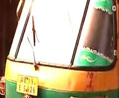 সোনারপুরে প্রকাশ্যে সিলিন্ডার থেকে রান্নার গ্যাস ভরা হচ্ছে অটোতে, কড়া ব্যবস্থা নেওয়া হবে, আশ্বাস পুলিশের
