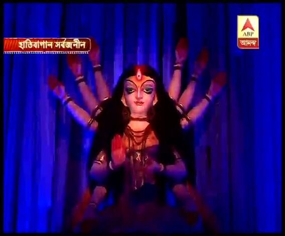 হাতিবাগান সর্বজনীনের এবারের থিম, অন্তর্জাল, আজকের প্রজন্মের মোবাইলে আসক্তির বিরুদ্ধে বার্তা দেওয়া হয়েছে এই পুজোয়