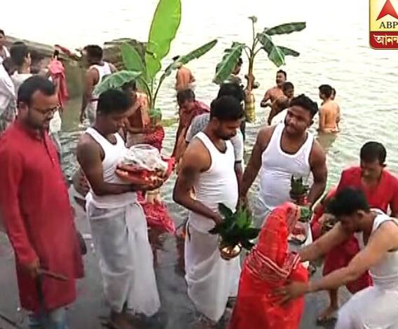 আজ সপ্তমী, ঊষালগ্নে গঙ্গার ঘাটে নবপত্রিকা স্নানের পর চক্ষুদান, দেবীর প্রাণ প্রতিষ্ঠা