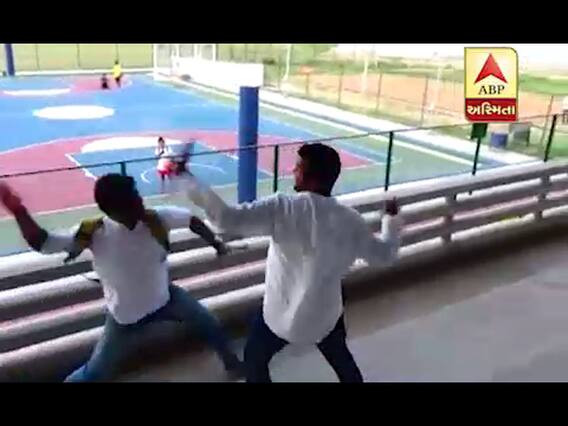 વડોદરાઃ NSUIના કાર્યકરો વચ્ચે છૂટાહાથની મારામારી, જુઓ વીડિયો