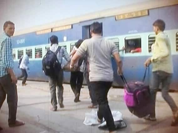 Samvidhan Ki Shapath: People of Bihar, UP flee from Gujarat after hate attack 