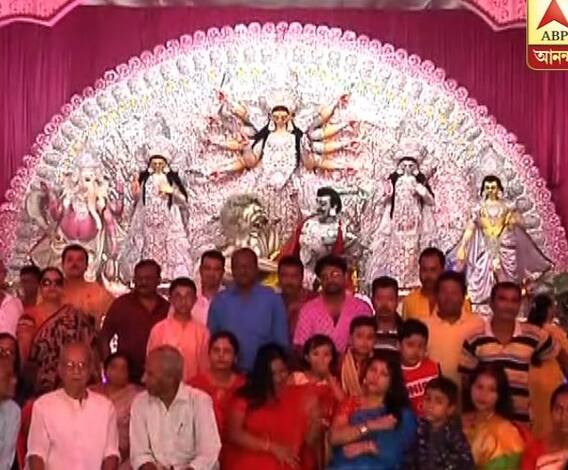  জমজমাট জলপাইগুড়ির কদমতলা দুর্গাবাড়ি ও ঝাড়গ্রামের গিধনি স্পোর্টিং ক্লাবের পুজো 