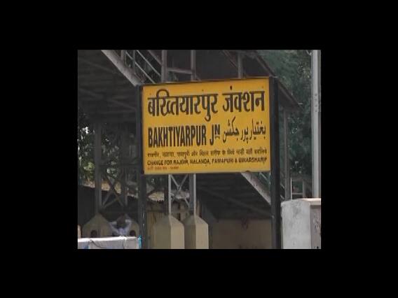 संविधान की शपथ: सरकार के मंत्री जनता को नाम में क्यों उलझा रहे हैं? बड़ी बहस