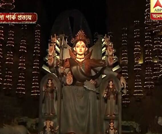 ‘প্রযুক্তির প্রয়োগে সেরা পুজো’-র শারদ আনন্দ সম্মান টালা পার্ক প্রত্যয়ের হাতে