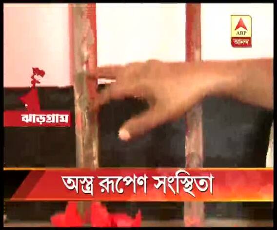 প্রায় চারশো বছর ধরে ঝাড়গ্রামের এই গ্রামে মাতৃরূপে পুজো করা হয় দুটি তরোয়ালকে