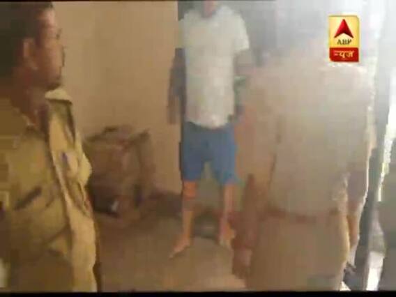 वृन्दावन: अमेरिकी युवक ने किया पुलिस के सामने हंगामा, लड़की को झांसा देकर शारीरिक संबंध बनाने का आरोप