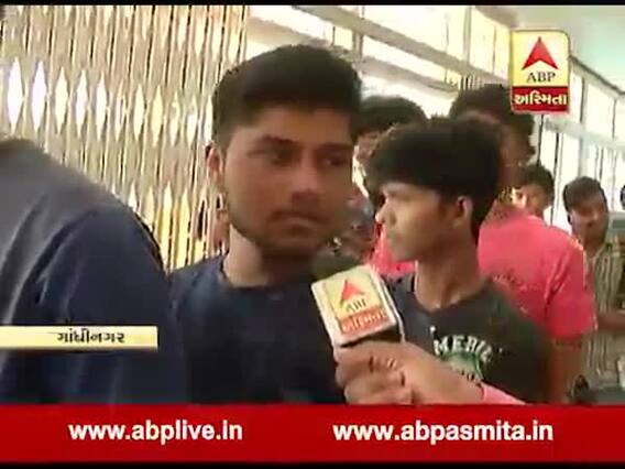 ગાંધીનગરઃ તલાટીના ફોર્મ લેવા માટે પોસ્ટ ઓફિસમાં લાગી લાંબી લાઇનો, જુઓ વીડિયો