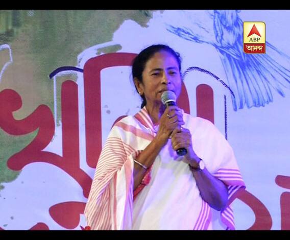 সামনের বছর থেকে রাজ্য সরকারি কর্মীদের ছুটি বছরে ২৭ দিন থেকে বাড়িয়ে ৩১ দিন করার ঘোষণা মুখ্যমন্ত্রীর