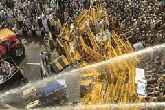 Cops use tear gas, water cannons as protesting farmers try to enter Delhi