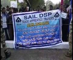 দুর্গাপুরে কেন্দ্রীয় ইস্পাতমন্ত্রী। সফরকে কেন্দ্র করে স্থায়ীকরণের দাবিতে শিক্ষানবীশদের বিক্ষোভ