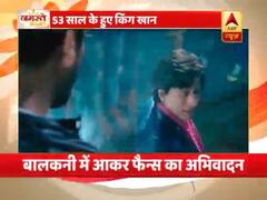 53 साल के हुए 'किंग' शाहरुख खान, मुंबई में बंगले के बाहर उमड़ी फैंस की भीड़