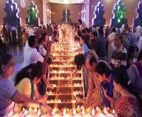 त्रिपुरारी पौर्णिमेनिमित्त बालाजी मंदिरात हजारो दिवे प्रज्वलित | नाशिक | एबीपी माझा