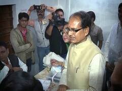 MP Election: Faulty EVMs, VVPAT machines cause glitches | 2019 Kaun Jeetega