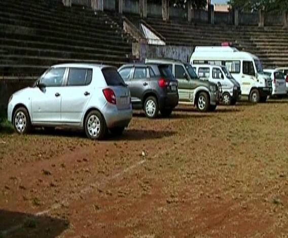 छत्रपती शिवाजी स्टेडियम खेळासाठी की पार्किंगसाठी | स्पेशल रिपोर्ट | कोल्हापूर | एबीपी माझा