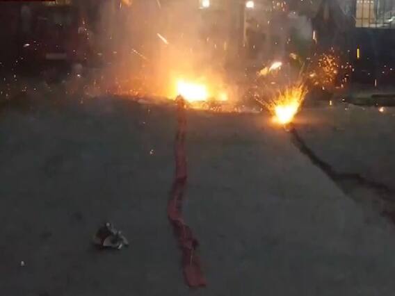 Sansani: Operation Happy Diwali: Watch how non-eco crackers being sold openly in Mumbai