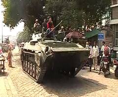 पुण्याच्या रस्त्यावरुन रणगाडा नेताना जवानांची मोठी कसरत | पुणे | एबीपी माझा 