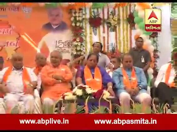 મુખ્યમંત્રીનો પ્રૉગ્રામ ચાલતો હતો ને સ્ટેજ પર ઘસઘસાટ ઊંઘવા લાગ્યા બીજેપીના આ નેતા, જુઓ વીડિયો