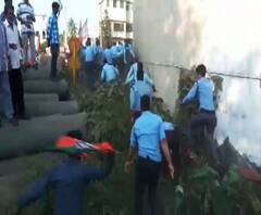 দিলীপ ঘোষের সভা ঘিরে দুর্গাপুরে ধুন্ধুমার, পুলিশকে ধাক্কা মেরে মাঠে ঢুকল বিজেপি সমর্থকরা, সিভিক ভলান্টিয়ারদের লাঠি নিয়ে তাড়া