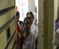 চিকিৎসার গাফিলতিতে অন্তঃসত্ত্বার মৃত্যুর অভিযোগ, রণক্ষেত্র কাটোয়া মহকুমা হাসপাতাল