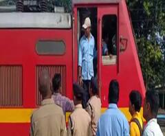 এক্সপ্রেস ট্রেনের ছাদে উঠে বিদ্যুৎস্পৃষ্ট মানসিক ভারসাম্যহীন যুবক