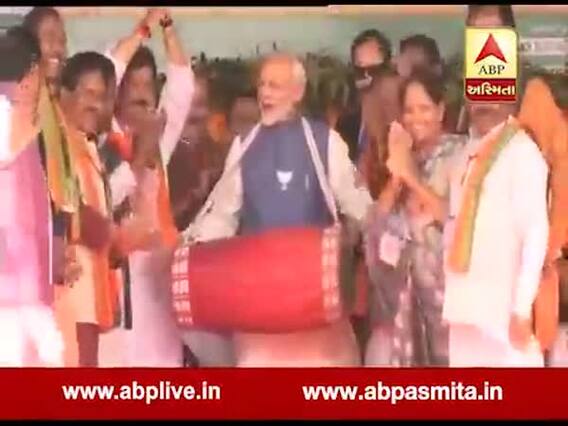 PM મોદીએ છત્તીસગઢની રેલીમાં વગાડ્યો દેશી ઢોલ, જુઓ વીડિયો 