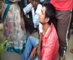 চুঁচুড়ায় দ্বিতীয়বার বিয়ের পর নির্যাতনের জেরে প্রথম স্ত্রীর মৃত্যুর অভিযোগে এক ব্যক্তি ও তাঁর বাবাকে মারধর স্থানীয়দের