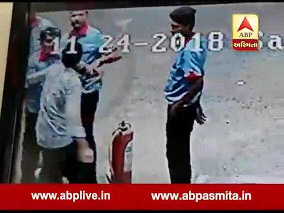 સુરતઃ પ્લાસ્ટિકની બૉટલમાં પેટ્રૉલ ના ભરી આપ્યુ તો બે શખ્સોએ પેટ્રૉલ પંપના કર્મચારીને માર્યો ઢોર માર, જુઓ વીડિયો