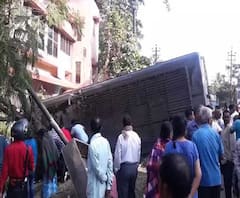 রেষারেষি করতে গিয়ে কোচবিহার শহরে নিয়ন্ত্রণ হারিয়ে উল্টে গেল যাত্রীবোঝাই বাস