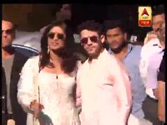 प्रिंयका-निक के शादी की रस्में हुईं शुरू, पूजा के बाद घर के बाहर आकर दोनों दिए पोज़