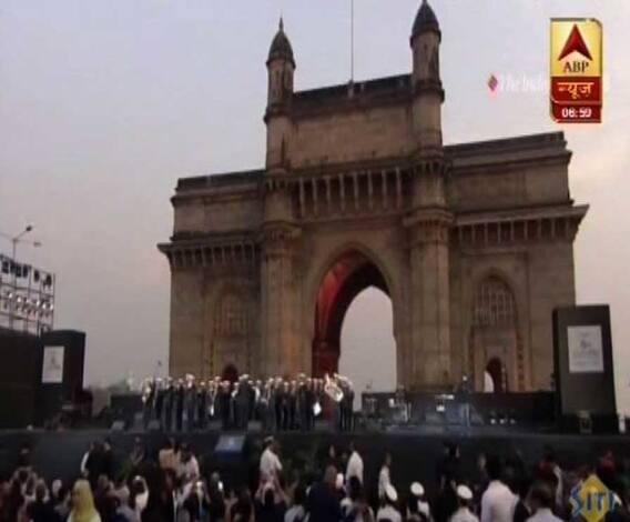 মুম্বই হামলার ১০ বছর পূর্তিতে গেটওয়ে অফ ইন্ডিয়ায় বিশেষ অনুষ্ঠান