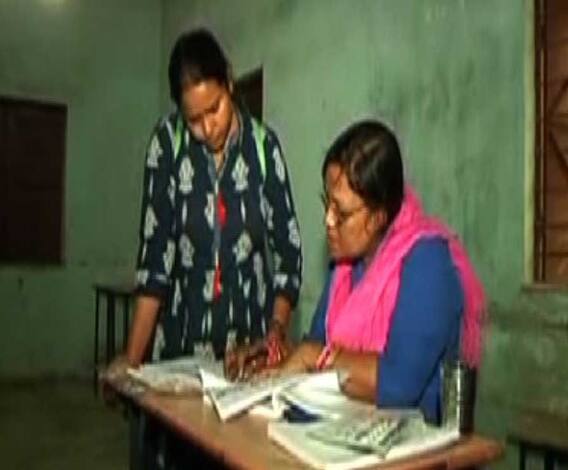 ছত্তীসগঢ় নির্বাচন: চিত্রকূটে সম্পূর্ণ মহিলাদের দ্বারা পরিচালিত এই বুথ, ছবি তুলে ধরেছেন এবিপি আনন্দ প্রতিনিধি