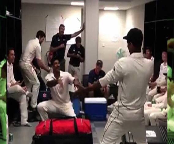 আবু ধাবিতে পাকিস্তানের বিরুদ্ধে রুদ্ধশ্বাস জয়ের পর ভাংড়া নাচে মাতলেন নিউজিল্যান্ডের ক্রিকেটাররা, দেখুন