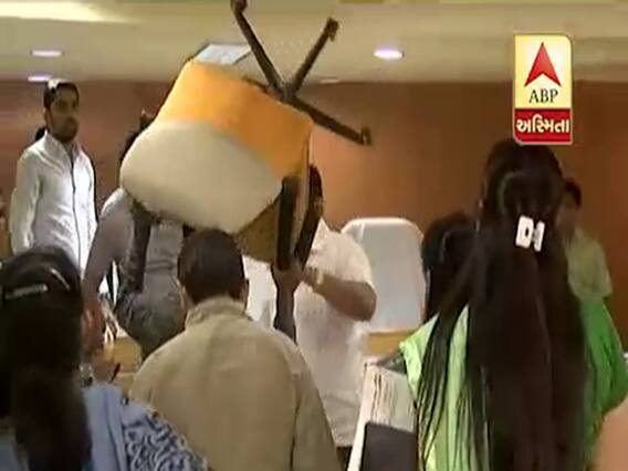 ગાંધીનગરઃ મનપાની સામાન્ય સભામાં હંગામો, ઉછળી ખુરશી, જુઓ વીડિયો