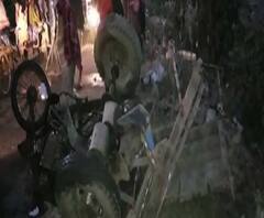 মোটর ভ্যানের সঙ্গে ডাম্পারের মুখোমুখি সংঘর্ষ, মৃত্যু বাবা-ছেলের, আহত আরও ৩