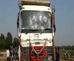 ঝাড়গ্রামে মহিলাকে পিষে দিল ট্রাক, প্রতিবাদে রাস্তা অবরোধ স্থানীয় বাসিন্দাদের