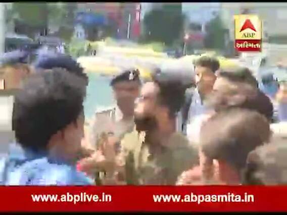 વડોદરાઃ જુનિયર ક્લાર્ક ભરતી-2016 મામલે NSUI અને પોલીસ વચ્ચે ઘર્ષણ, જુઓ વીડિયો