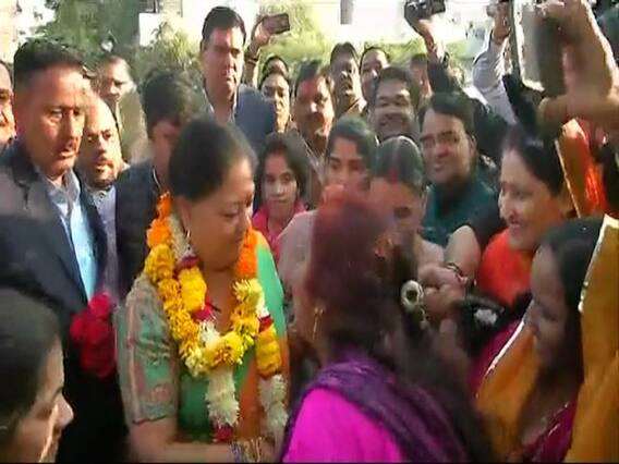 Rajasthan: Vasundhara Raje welcomed with garlands as she steps out to vote