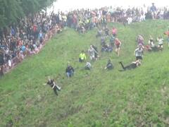 कभी देखा है ट्रैक्टर को फुटबॉल खेलते हुए, नहीं देखा तो यहां देखिए | ABP News Hindi