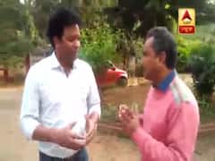 Former Hockey player Lazarus Barla gives winning mantra to team India before QF