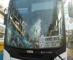 বারাসতের যশোর রোডে বাসে ভাঙচুর বাইক আরোহীর, আহত চালক, কন্ডাক্টর